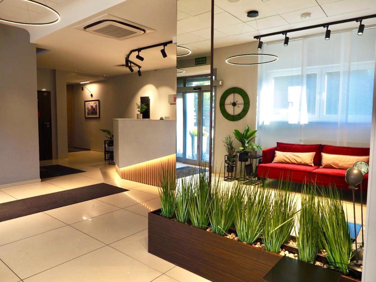 Iness Hotel Λοτζ Εξωτερικό φωτογραφία