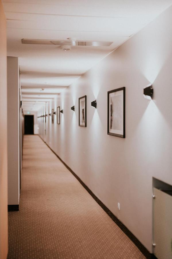 Iness Hotel Λοτζ Εξωτερικό φωτογραφία