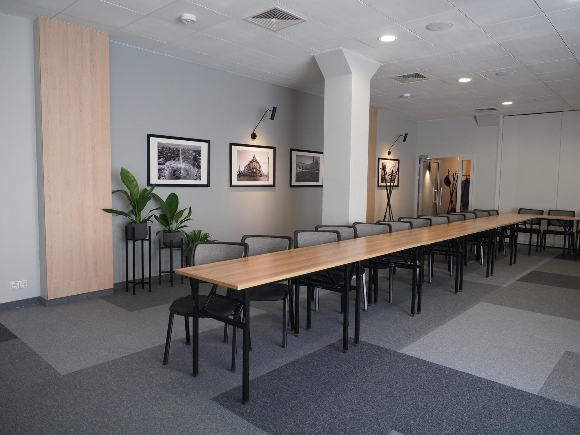 Iness Hotel Λοτζ Εξωτερικό φωτογραφία