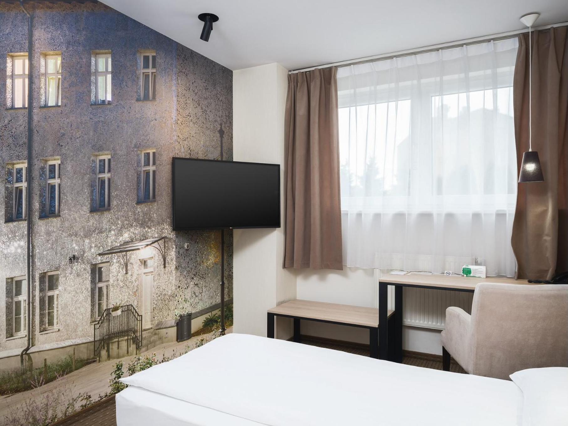 Iness Hotel Λοτζ Εξωτερικό φωτογραφία