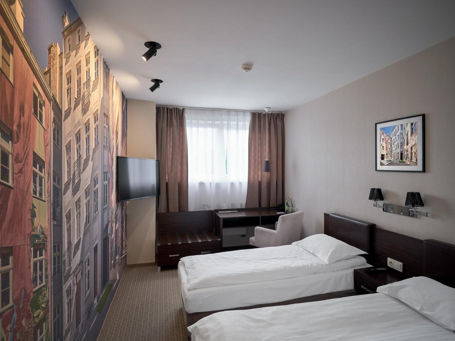 Iness Hotel Λοτζ Εξωτερικό φωτογραφία