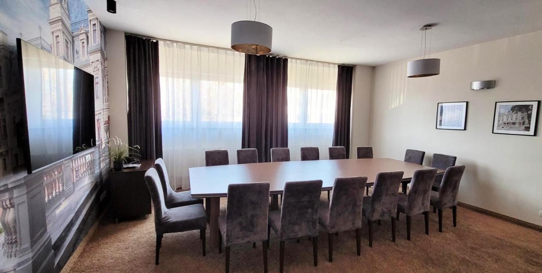 Iness Hotel Λοτζ Εξωτερικό φωτογραφία