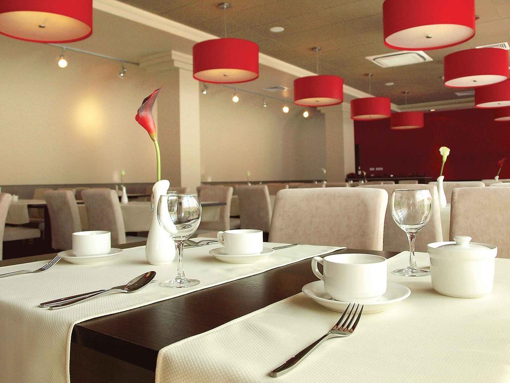 Iness Hotel Λοτζ Εξωτερικό φωτογραφία